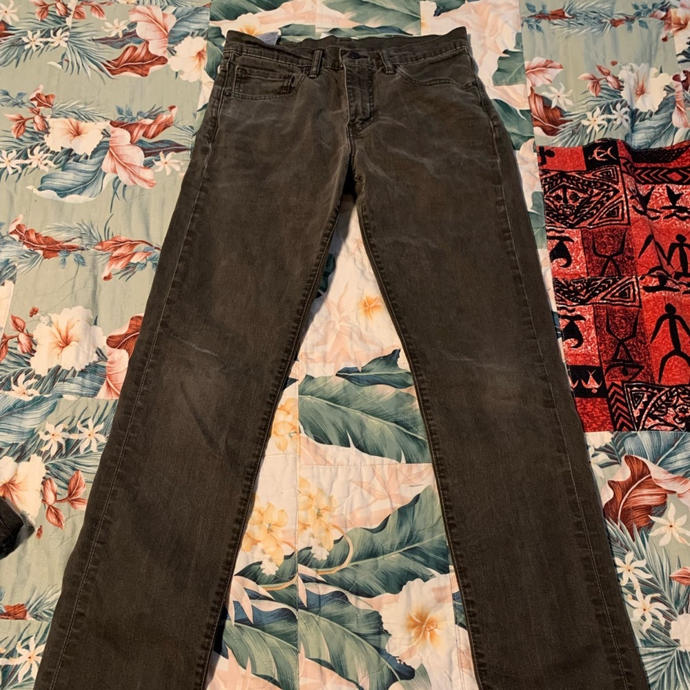 Levi’s black distressed jeans